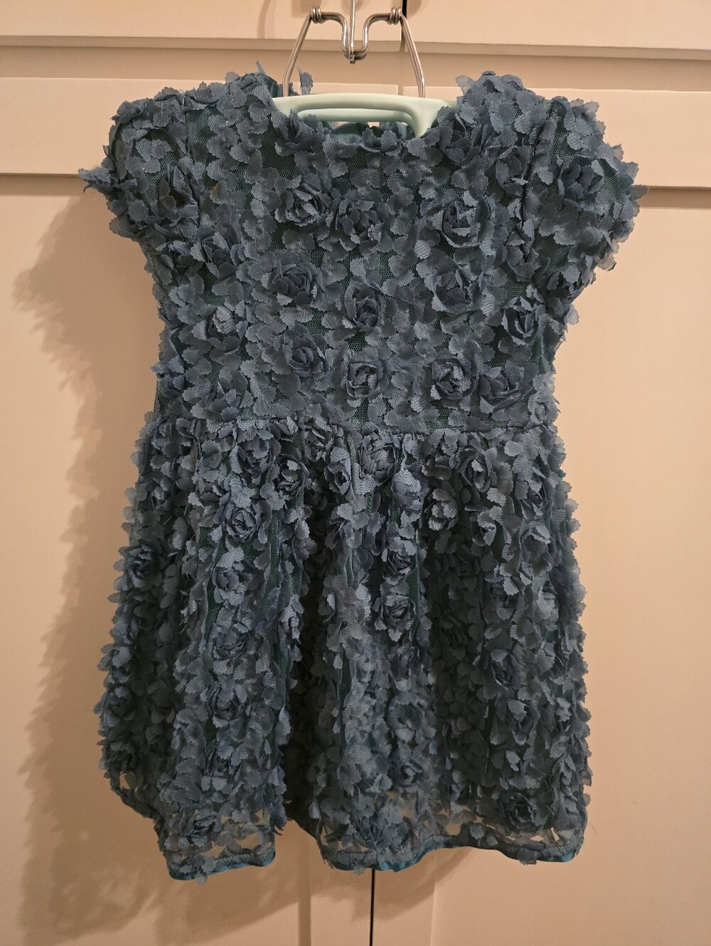 Sugar Plum Textured Floral Girl's Dress in Teal Blue. Approx Size 2T. Like New